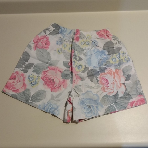 Vintage Floral Shorts - Picture 3 of 4